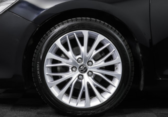 Подержанный автомобиль Toyota Camry Sedan 2017 года (23 фото)