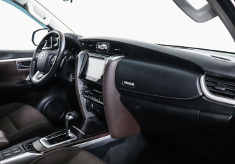 Подержанный автомобиль Toyota Fortuner 2017 года (6 фото)
