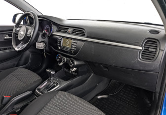 Подержанный автомобиль Kia Rio Hatchback 2020 года (11 фото)