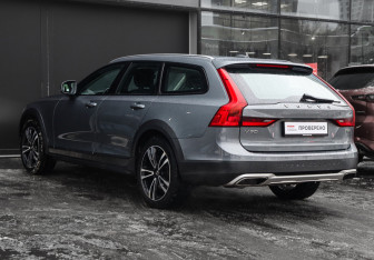 Подержанный автомобиль Volvo V90 Cross Country 2018 года (7 фото)