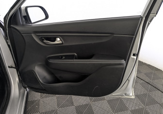 Подержанный автомобиль Kia Rio Hatchback 2021 года (23 фото)