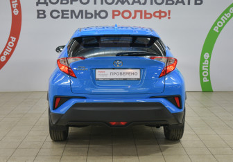 Подержанный автомобиль Toyota C-HR 2019 года (5 фото)