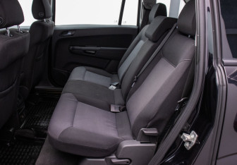 Подержанный автомобиль Opel Zafira Compactvan 2010 года (11 фото)