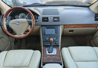 Подержанный автомобиль Volvo XC90 2011 года (9 фото)