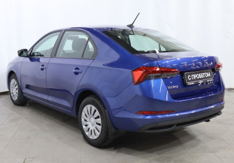 Подержанный автомобиль Skoda Rapid Liftback 2021 года (6 фото)