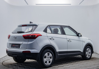 Подержанный автомобиль Hyundai Creta 2019 года (5 фото)