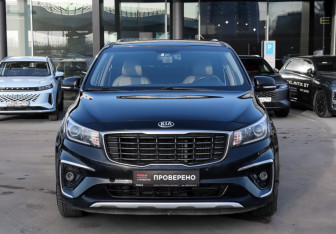 Подержанный автомобиль Kia Carnival 2019 года (2 фото)