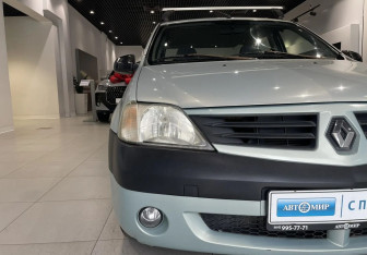 Подержанный автомобиль Renault Logan Sedan 2006 года (9 фото)
