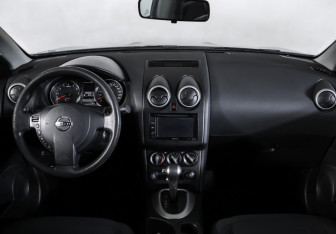 Подержанный автомобиль Nissan Qashqai 2013 года (17 фото)
