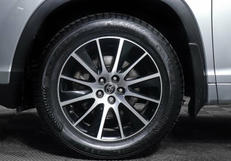 Подержанный автомобиль Toyota Highlander 2018 года (7 фото)