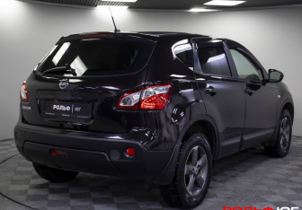 Подержанный автомобиль Nissan Qashqai 2010 года (18 фото)