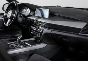Подержанный автомобиль BMW X5 2017 года (9 фото)