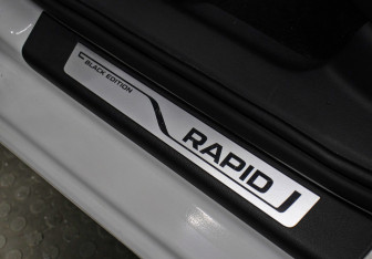 Подержанный автомобиль Skoda Rapid Liftback 2018 года (19 фото)