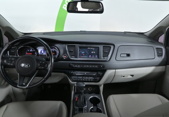 Подержанный автомобиль Kia Carnival 2019 года (9 фото)