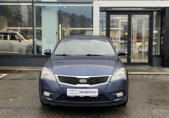 Подержанный автомобиль Kia Ceed Hatchback 2011 года (2 фото)