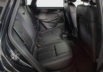 Подержанный автомобиль Porsche Macan 2019 года (10 фото)