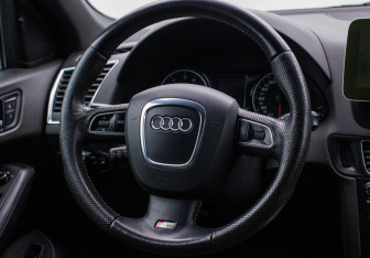 Подержанный автомобиль Audi Q5 2009 года (15 фото)