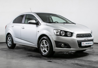 Подержанный автомобиль Chevrolet Aveo Sedan 2015 года (3 фото)