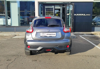 Подержанный автомобиль Nissan Juke 2017 года (6 фото)