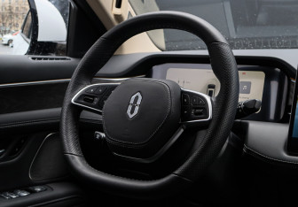 Подержанный автомобиль AITO M7 2023 года (16 фото)