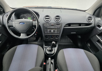 Подержанный автомобиль Ford Fusion 2008 года (11 фото)