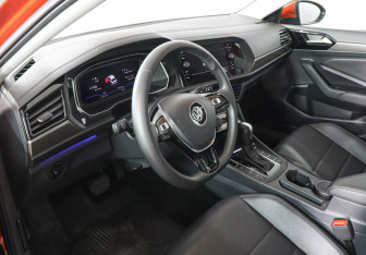 Подержанный автомобиль Volkswagen Jetta Sedan 2019 года (6 фото)