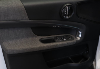 Подержанный автомобиль MINI Countryman 2017 года (23 фото)