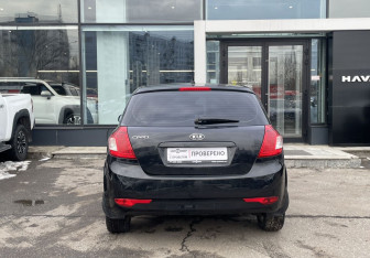 Подержанный автомобиль Kia Ceed Hatchback 2010 года (6 фото)