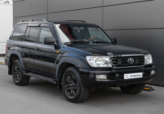 Подержанный автомобиль Toyota Land Cruiser Suv 2007 года (3 фото)