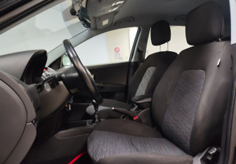 Подержанный автомобиль Kia Ceed Hatchback 2009 года (10 фото)