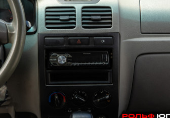 Подержанный автомобиль Kia Rio Sedan 2004 года (11 фото)