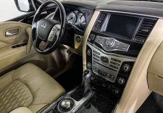 Подержанный автомобиль Infiniti QX80 2018 года (9 фото)