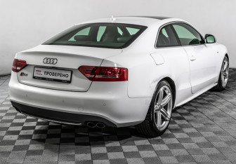 Подержанный автомобиль Audi S5 Coupe 2009 года (5 фото)