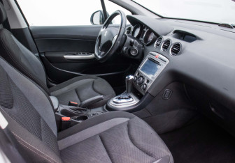 Подержанный автомобиль Peugeot 408 2014 года (9 фото)