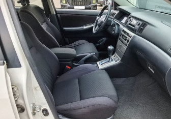 Подержанный автомобиль Toyota Corolla Sedan 2006 года (11 фото)