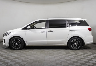 Подержанный автомобиль Kia Carnival 2018 года (8 фото)