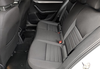 Подержанный автомобиль Skoda Octavia Liftback 2020 года (18 фото)