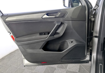 Подержанный автомобиль Volkswagen Tiguan 2020 года (19 фото)