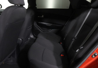 Подержанный автомобиль Kia Rio Sedan 2012 года (13 фото)