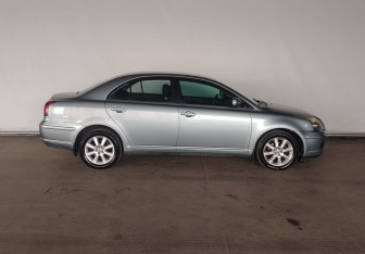 Подержанный автомобиль Toyota Avensis Sedan 2008 года (7 фото)