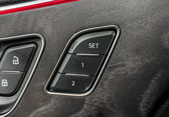 Подержанный автомобиль Audi Q8 2018 года (17 фото)