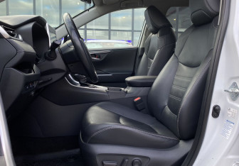 Подержанный автомобиль Toyota RAV4 2019 года (24 фото)