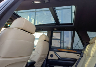 Подержанный автомобиль BMW X5 2005 года (25 фото)