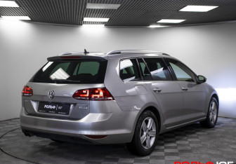 Подержанный автомобиль Volkswagen Golf Wagon 2016 года (20 фото)