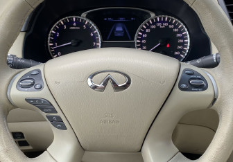 Подержанный автомобиль Infiniti JX 2013 года (16 фото)