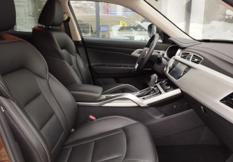 Подержанный автомобиль Geely Atlas 2020 года (10 фото)