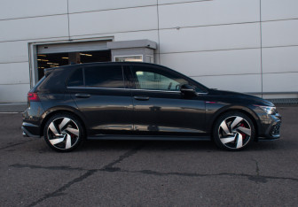 Подержанный автомобиль Volkswagen Golf GTI Hatchback 2021 года (4 фото)