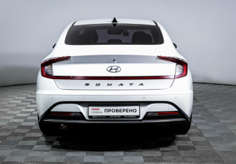 Подержанный автомобиль Hyundai Sonata 2019 года (6 фото)