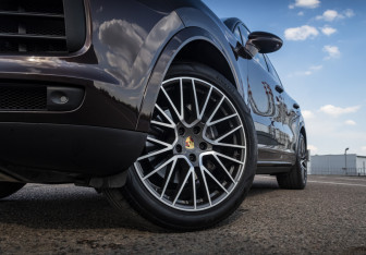 Подержанный автомобиль Porsche Cayenne 2019 года (3 фото)