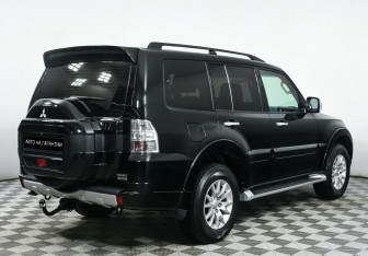 Подержанный автомобиль Mitsubishi Pajero 2017 года (3 фото)